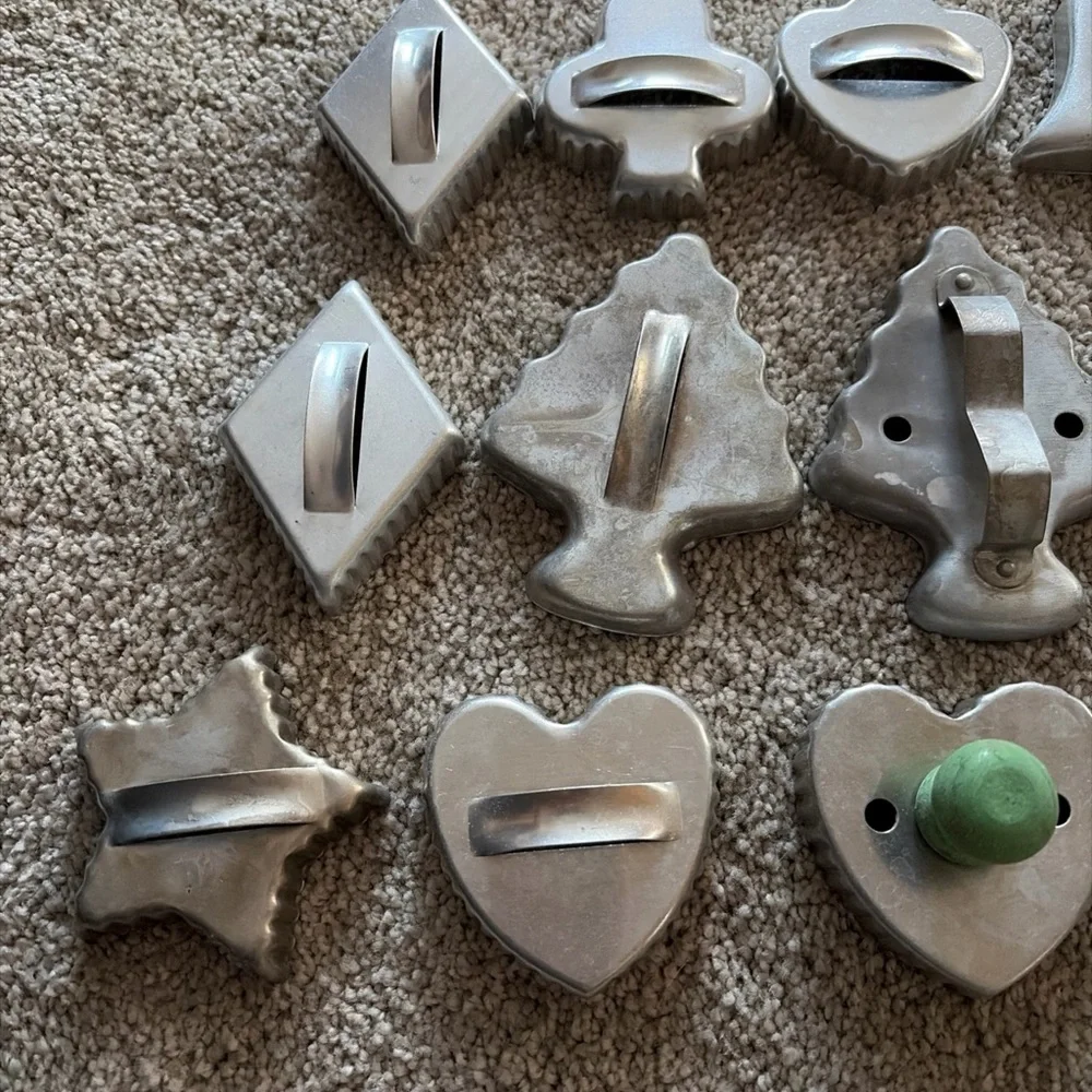 Lot‎ of 12 Vintage Cookie Cutters Metal